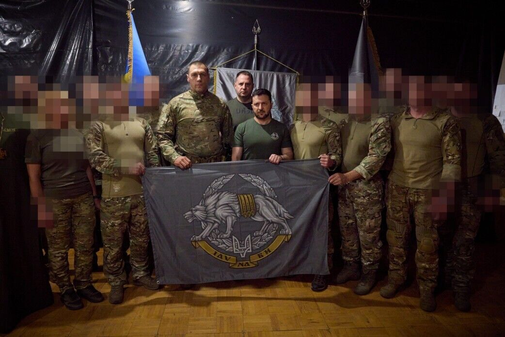 Зеленский в Донецкой области вручил награды защитникам Украины и отметил их подвиг в войне. Видео