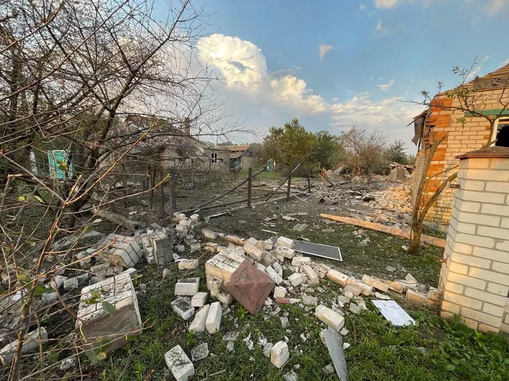 Войска РФ атаковали управляемыми авиабомбами село на Харьковщине: есть жертвы и раненые. Фото