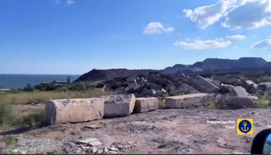 Кварталы жизни превращены в пустыню смерти: как сейчас выглядит оккупированный Мариуполь. Видео