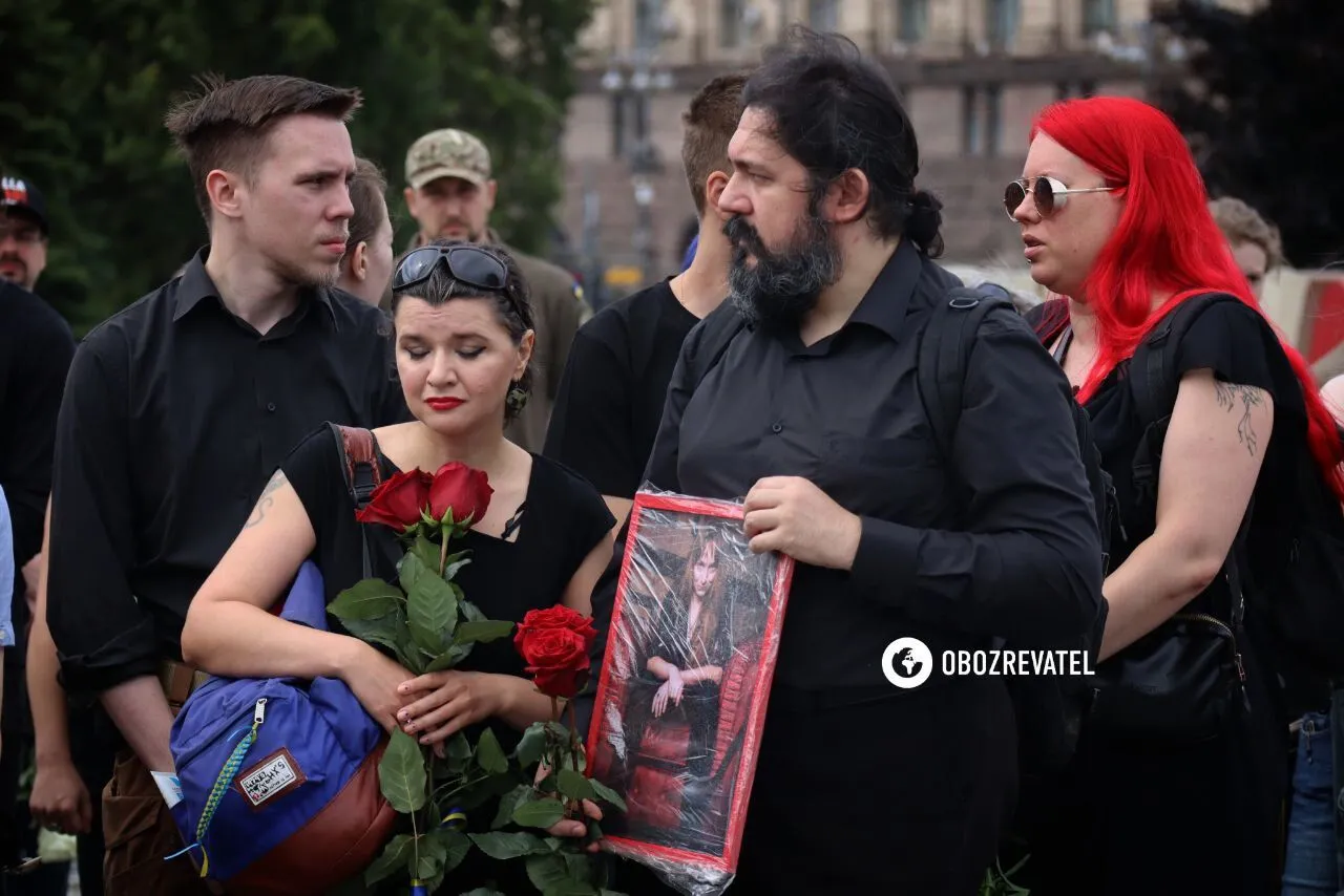 Только обрела любовь: в Киеве попрощались с боевой медикиней "Молнией". Фото и видео