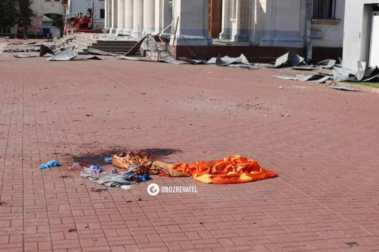 Армия России нанесла ракетный удар по центру Чернигова: 7 погибших, включая ребенка, 144 пострадавших. Все детали, фото и видео