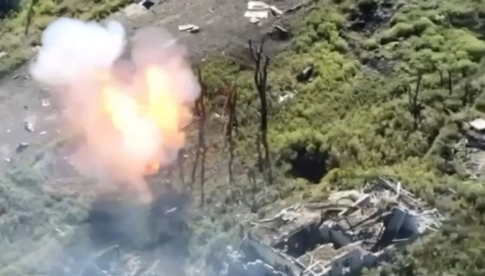 Українські десантники знищили ворожий танк точним влучанням: відео