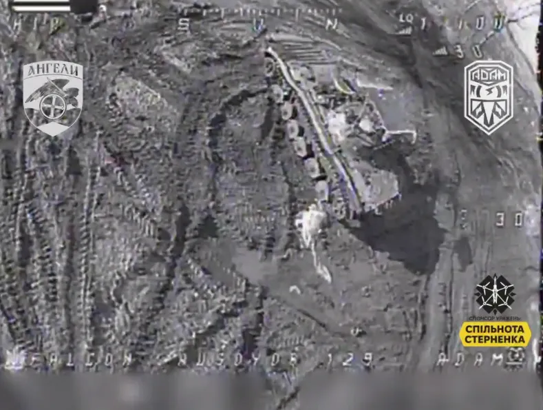 Украинские воины дроном-камикадзе уничтожили вражескую БМП: момент прилета показали на видео