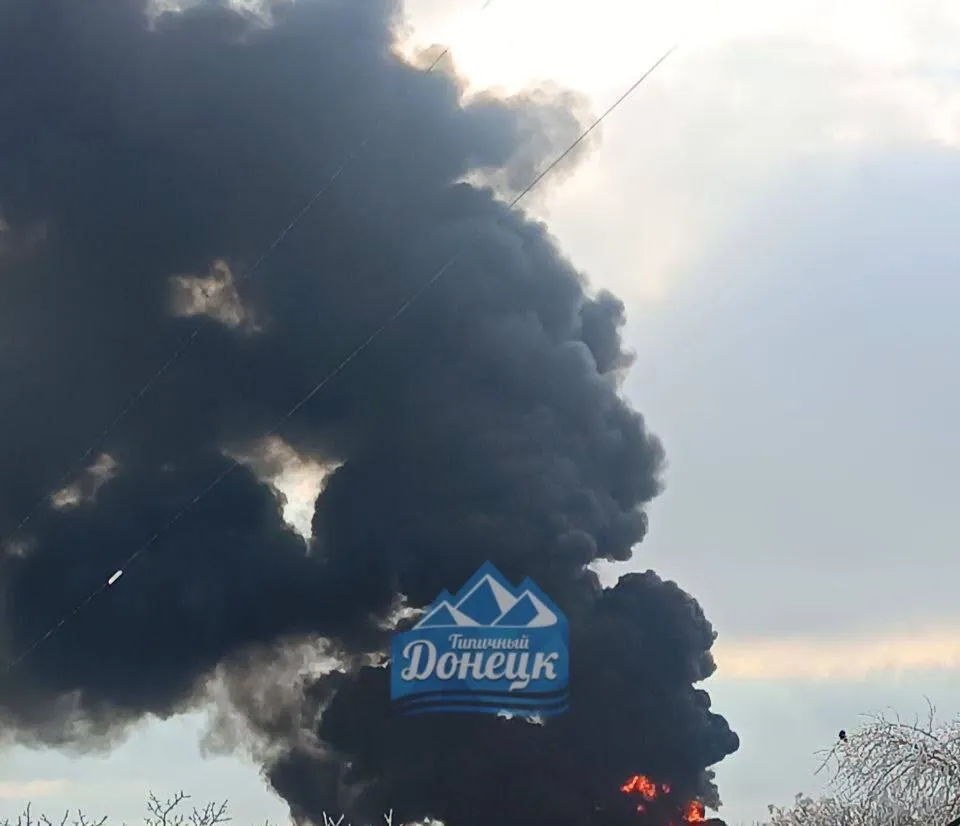 В оккупированном Донецке прогремел взрыв, сообщают о прилете по нефтебазе. Фото