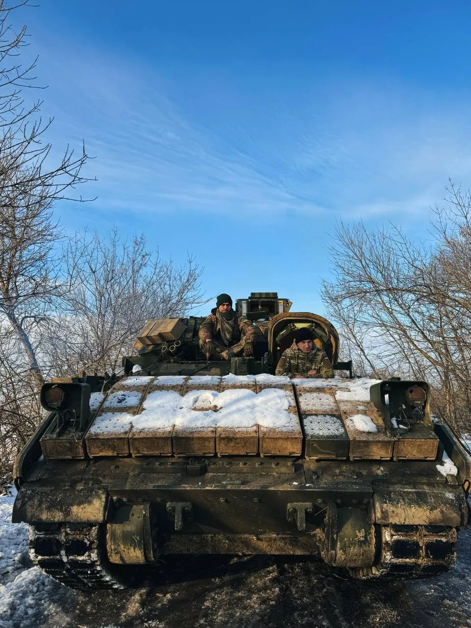 Украинская БМП Bradley эффектно уничтожила российский танк Т-90М "Прорыв": стали известны имена героев. Фото и видео