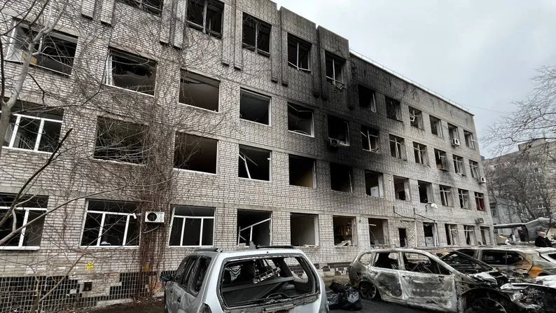 Появились фото общежития в Днепре, в которое в ночь на 7 января влетел вражеский дрон