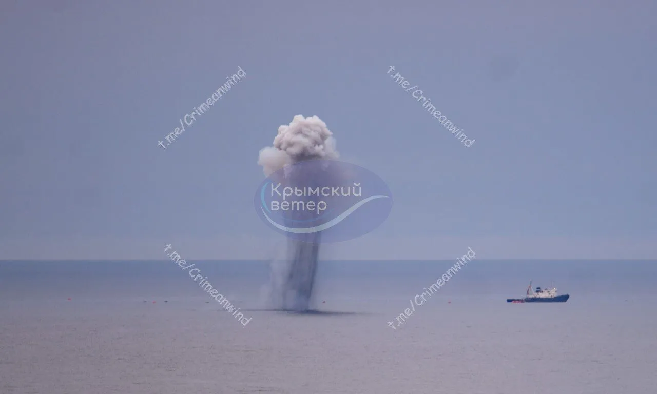 Пошел ко дну: в ГУР и ВСУ подтвердили поражение в Черном море российского БДК "Цезарь Куников", оккупанты поднимали авиацию. Фото и видео
