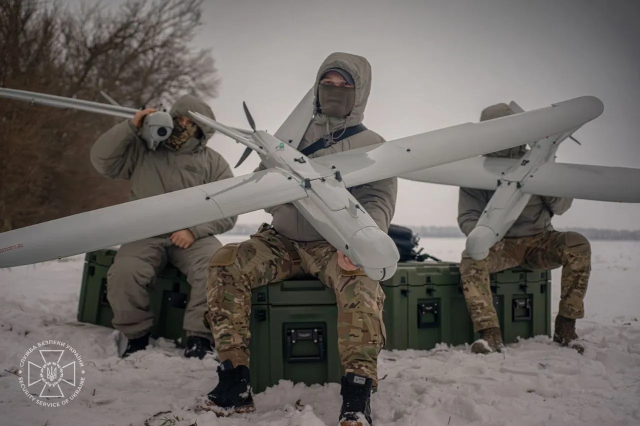 Работает днем и ночью: контрразведчики СБУ получили беспилотный авиакомплекс "Лелека-100". Фото