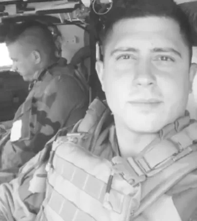 Командовал боем 10 часов, несмотря на тяжелое ранение: в сети рассказали о защитнике из Канады, погибшем в Украине. Фото