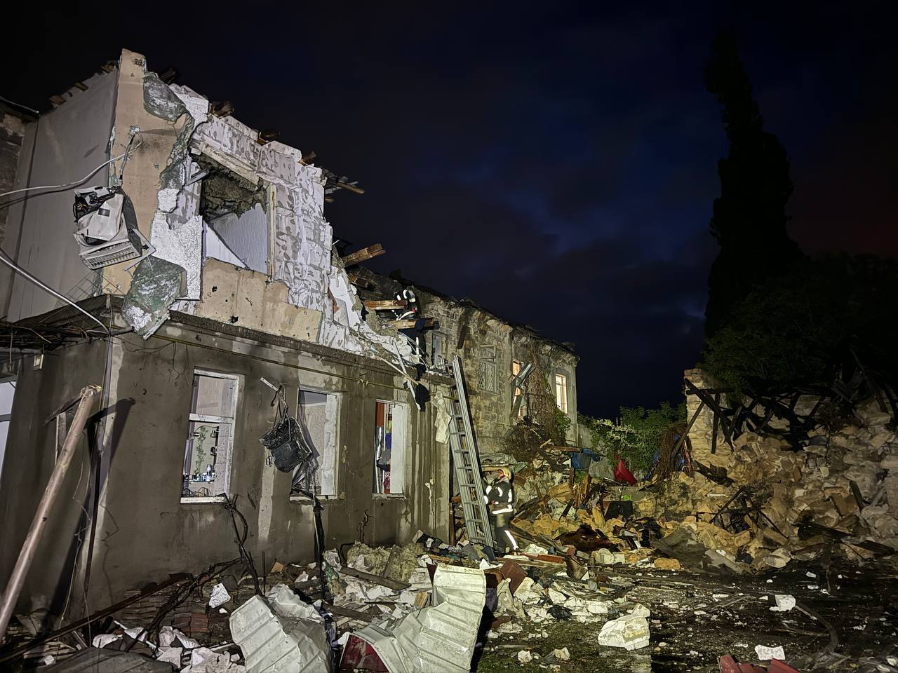 Оккупанты атаковали Одессу "Шахедами": повреждены дома, пострадали девять человек. Фото и видео