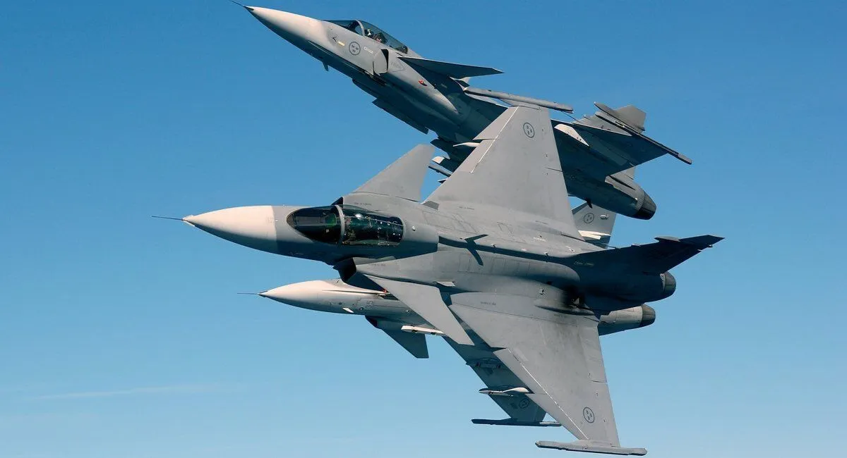 Несколько стран призвали Швецию поставить на паузу предоставление Украине истребителей Gripen: в чем причина