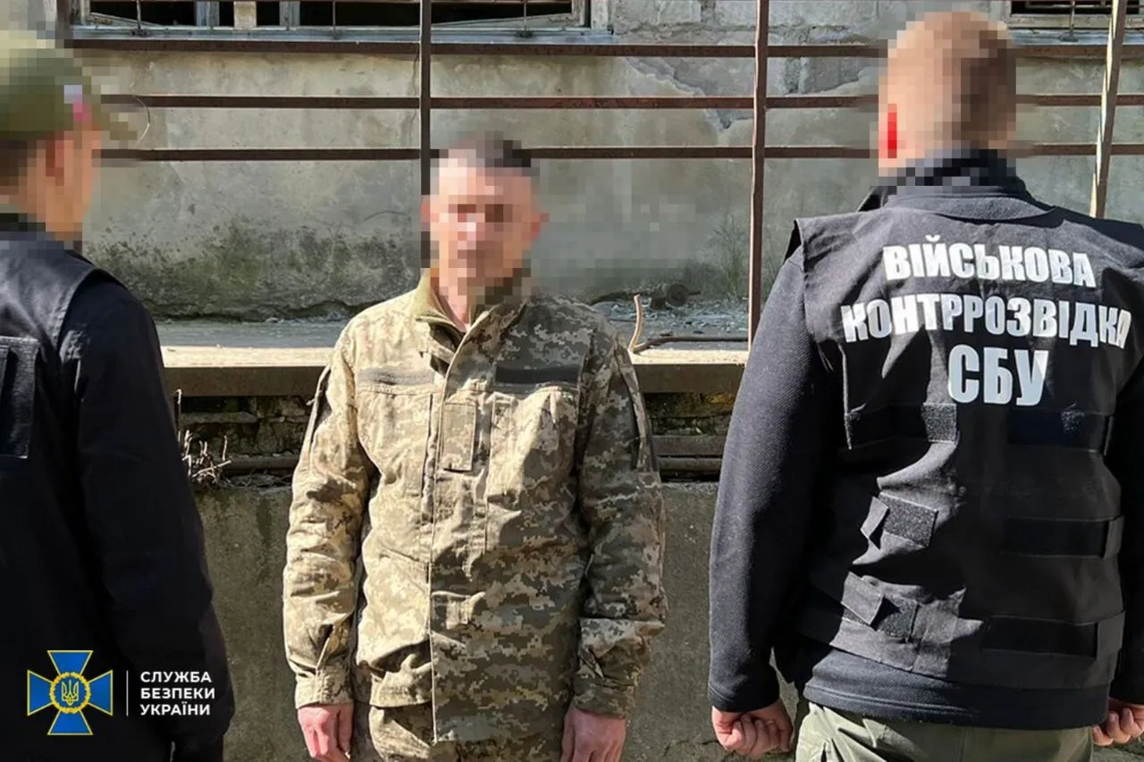Хотел скрыться в рядах ВСУ: СБУ задержала экс-охранника российской застенки из Херсона