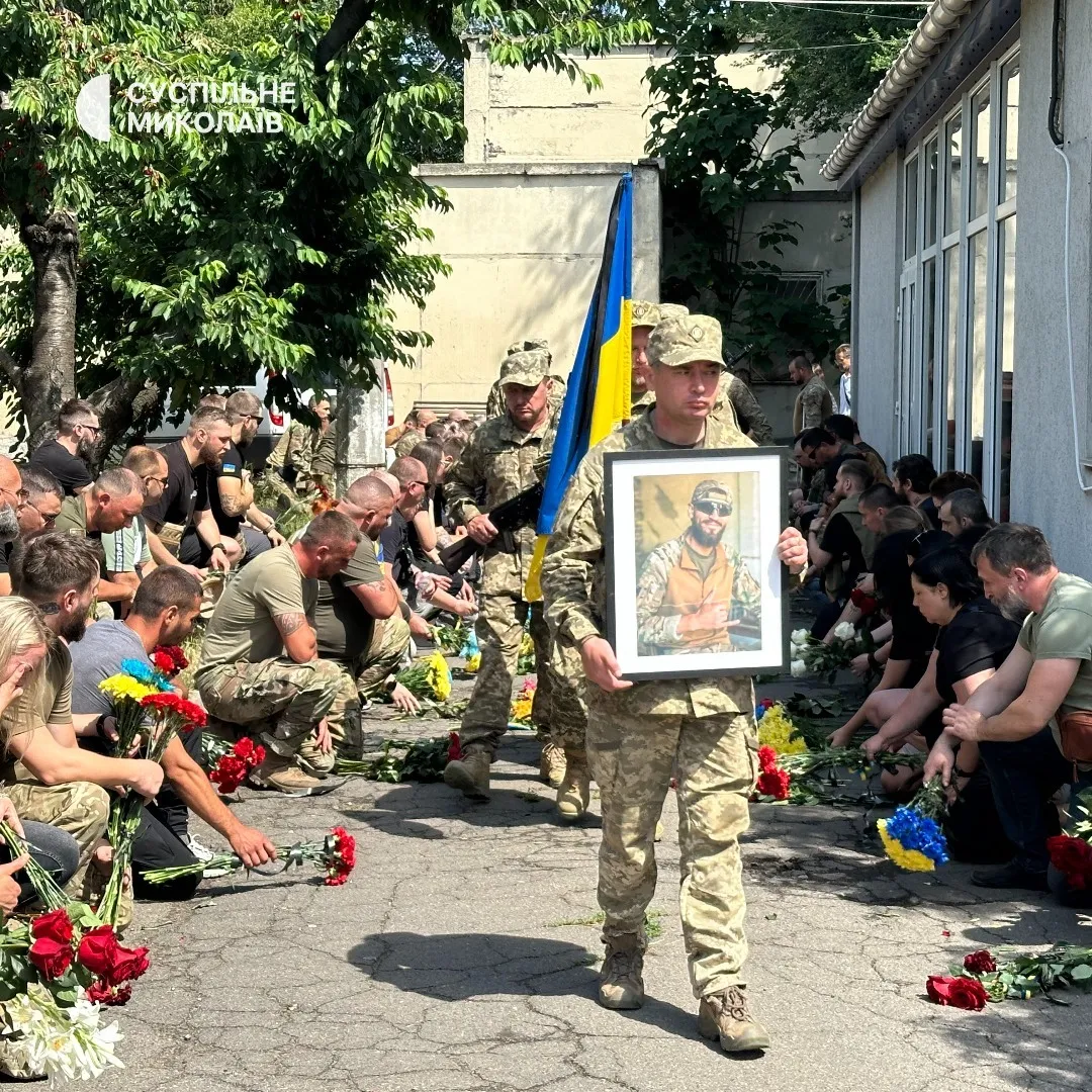 "Таких людей нужно еще поискать": в Николаеве простились с 28-летним ветераном войны, погибшим на Херсонщине. Фото и видео