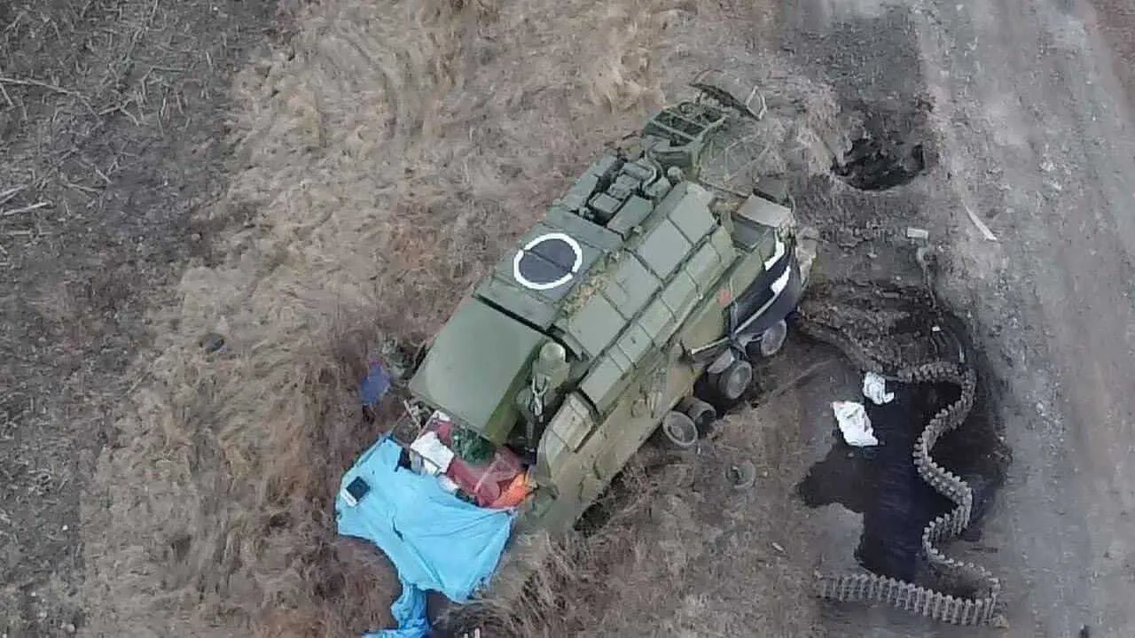 Украинские десантники отечественным дроном поразили российский ЗРК "Тор-М2". Видео