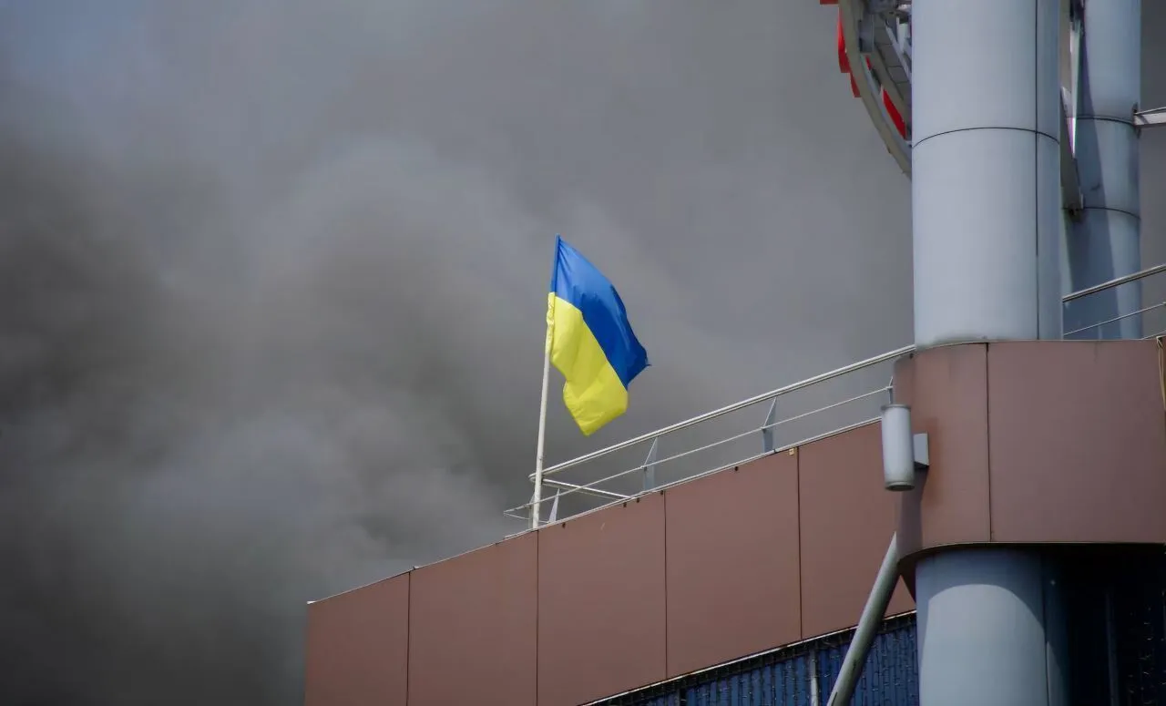 Оккупанты ударили по Днепру, есть разрушения: пять человек погибли, 53 ранены. Фото и видео