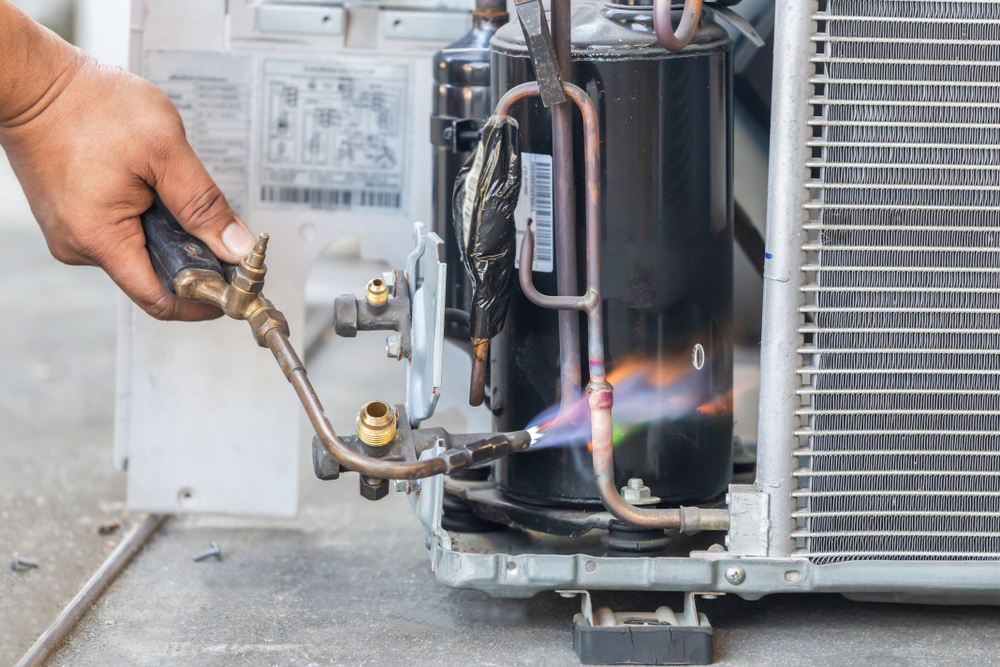 Close,Up,Of,Air,Conditioning,Repair,Use,Fuel,Gases,And