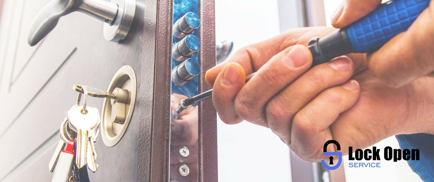 emergency-door-opening-in-home_663234d8204fc