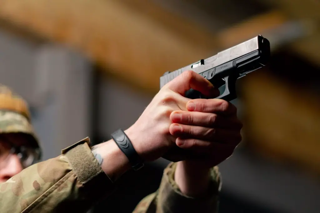 xphoto_guns-212-scaled.jpg.pagespeed.ic.boC65umzsf